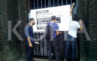 Thaçi e quan të turpshme protestën para kishës ortodokse