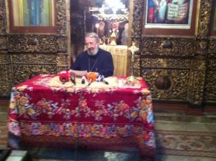 Kreu i kishës ortodokse shqiptare deklarohet për objektin në kampusin universitar