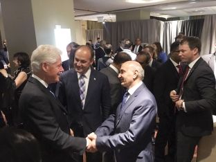 Mustafa mori pjesë në samitin e Iniciativës Globale të ish-presidentit Bill Clinton