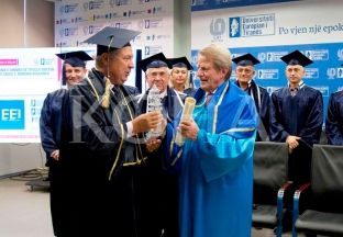 Kouchner: Politika shqiptare nuk është e përkryer, por kjo vjen nga mentaliteti që nuk mund të ndryshojë shpejt