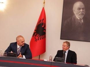 Jep dorëheqjen Tony Blair, kryekëshilltari i Edi Ramës