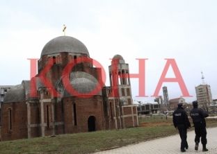 Gaxherri : Nuk do të lejohet as kishë dhe as xhami në oborrin e Universitetit