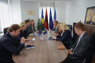 Apostolova i thotë Tahirit se duhet përfshihet edhe opozita në Dialogun e Brukselit