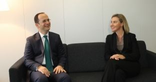 Bushati dhe Mogherini flasin për reformat në Shqipëri