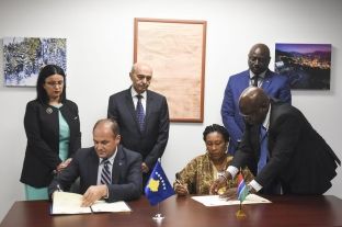 U nënshkrua marrëveshja për marrëdhënie diplomatike me Gambinë