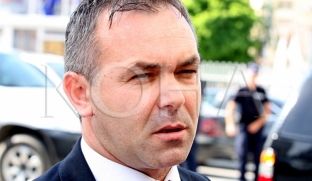 Selimi: Çfarë problemi keni me Albinin?!