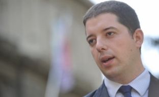 Gjuriq kërcënon se ndalimi i tij në Kosovë mund të përmbysë normalizimin e marrëdhënieve