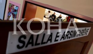 MASHT sqarohet për çështjen e mësimdhënësve të viteve të ’90-ta