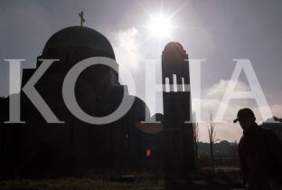 Studentët kujtojnë masakrat e Serbisë para objektit të kishës te UP-ja