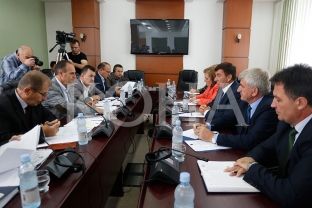 Bajrami: Ligji për mësimdhënësit e viteve të ’90-ta do të shkojë në Kuvend