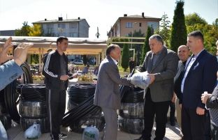 Pajisen me sisteme të ujitjes “Pikë, pikë” 47 fermerë llapjanë