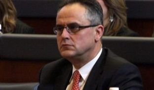 Shaip Muja solidarizohet me banorët e banesave të uzurpuara, propozon zgjidhje