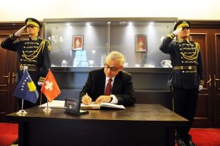 Thaçi pranoi kredencialet e ambasadorit të ri të Zvicrës