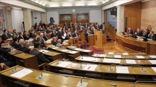 Për 81 vende në Parlamentin e Malit të Zi garojnë 17 subjekte me 1.129 kandidatë