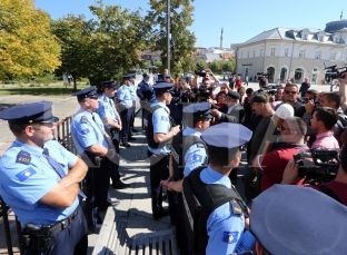  Krejt çka ndodhi sot rreth pensioneve të veteranëve të UÇK-së, brenda e jashtë Qeverisë [video]