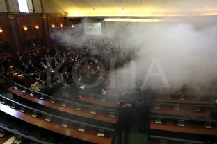 Futbolli si ikje nga realiteti për politikanët tanë