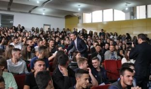 Veseli: Nga amfiteatri i Juridikut kanë filluar celulat e para të UÇK-së