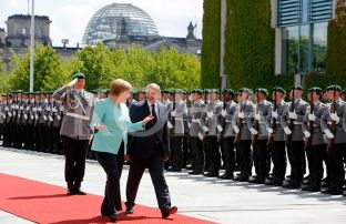 Në ditën e Gjermanisë, Mustafa uron Merkelin