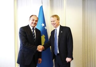 Hoxhaj e Delawie diskutojnë për raportin e ardhshëm të Kosovës me NATO-n