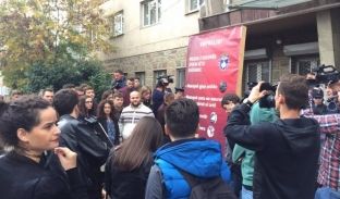 VV me aksion simbolik para MPB-së, akuzon Policinë për montim të veprave