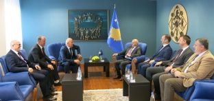 Veteranët e UÇK-së i kërkojnë kryeministrit pensionet për 2016-shin, pastaj për listat