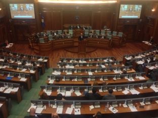 Ymeri: Qeveria dëshiron ta shesë pjesë-pjesë Trepçën