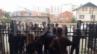 Biologët e palicencuar në protestë para MSH-së