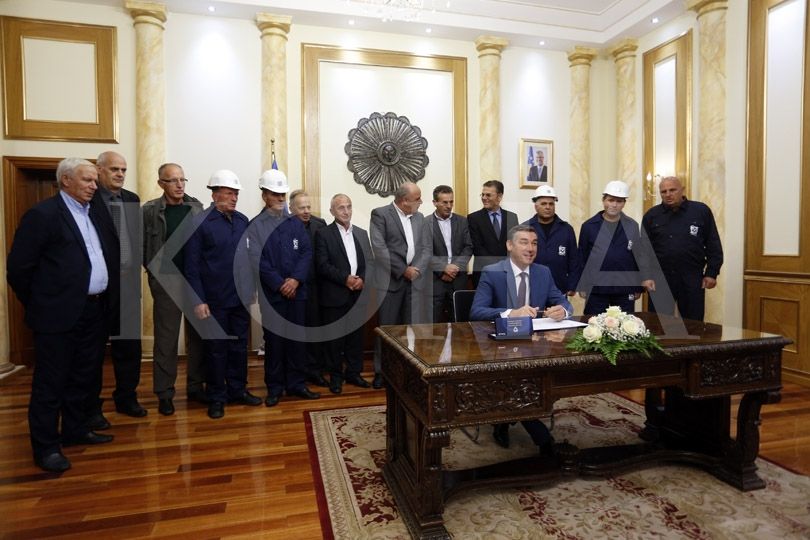 Në prani të minatorëve, nënshkruhet ligji për Trepçën