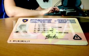 Hasani: Së shpejti nis testimi elektronik për patentë shoferë [video]