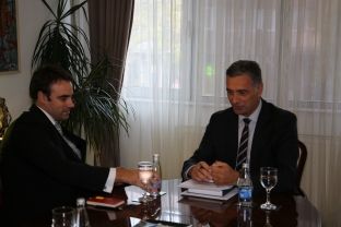 Takohen kryeprokurori Lumezi e ambasadori britanik O’Conell