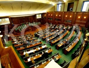 Pas debatit të gjatë, pa kuorum për rezolutë