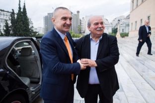 Athina kërkon varre ushtarësh në Shqipëri, Meta zgjidhje çështjesh të mbetura pezull