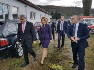 Dhurata Hoxha: Shitja e pasurive të konfiskuara ndihmon buxhetin e shtetit