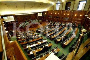 Kuvendi votoi rezolutën e deputetit Zemaj për Thaçin