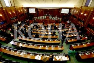 Deputetët nuk ia dhurojnë mëditjet e tyre familjes së Thaçit