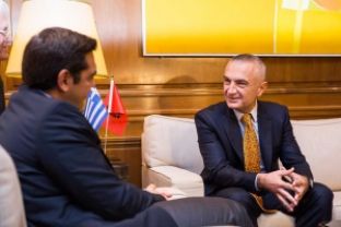 Meta takon Tsiprasin, rikujtohen marrëdhëniet e mira Greqi-Shqipëri pas 1990-shit