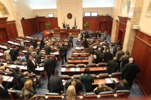 Shpërbërja e parlamentit maqedonas kushtëzohet me miratimin e buxhetit