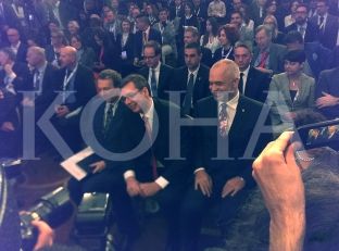 Vuçiq: Kemi qasje tjetër për Kosovën,  dialogu, edhe pse i vështirë, nuk ndalet