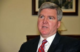 Scott: S’është i zakonshëm kushti i BE-së Serbisë me njohjen e Kosovës