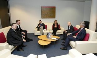 Kush propozon Shqipërinë ndërmjetës në bisedimet Kosovë - Serbi