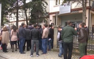  Përkundër pakënaqësive, ministri thotë se s’ka anulim konkursi për specializantë [video]