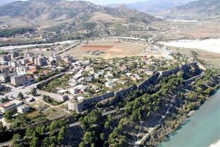 Tërmeti shemb dy shtëpi në Tepelenë