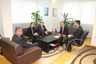 Ambasadori francez diskuton me MMPH-në për ujërat e zeza dhe menaxhimin e Parqeve Kombëtare