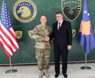 Gjenerali amerikan, i kënaqur me të arriturat e FSK-së