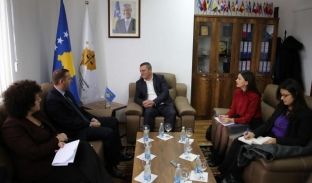 Deputetët takohen me kryesuesin e Këshillit Prokurorial