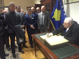 John Harrison anëtarësohet në LDK, një rrugë e Prizrenit merr emrin e tij