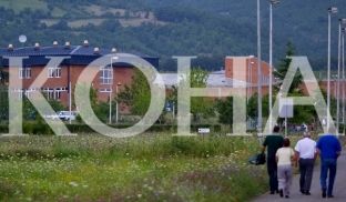 Ish-drejtori, ndihmësi i tij dhe 8 zyrtarë të Burgut të Dubravës pezullohen nga puna [video]