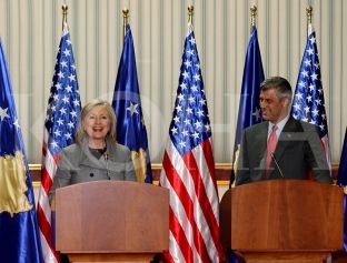 Inciativa “Clinton”, dyshime për të kaluarën e Thaçit [video]