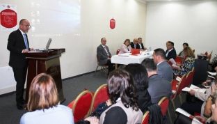 Mikrobiologjia, shtyllë e rëndësishme e shëndetësisë