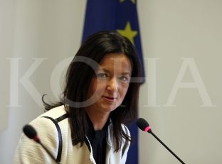 Fajon dyshon që me deklaratën e Kuvendit  Kosovës do t’i hiqen vizat